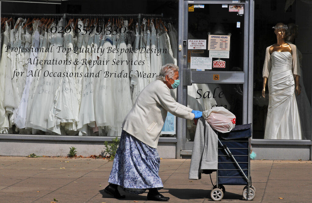 APTOPIX Virus Outbreak Britain
